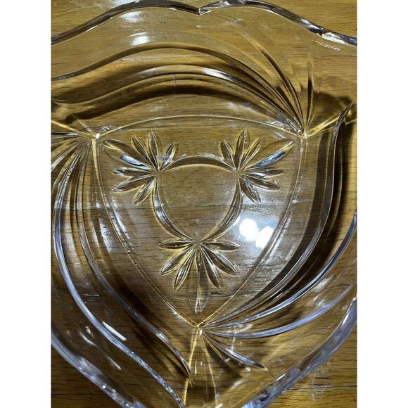 Vintage Pressed Crystal Glass Triangular Serving Dish Starburst Shield Leaf 9" - Picture 2 of 3